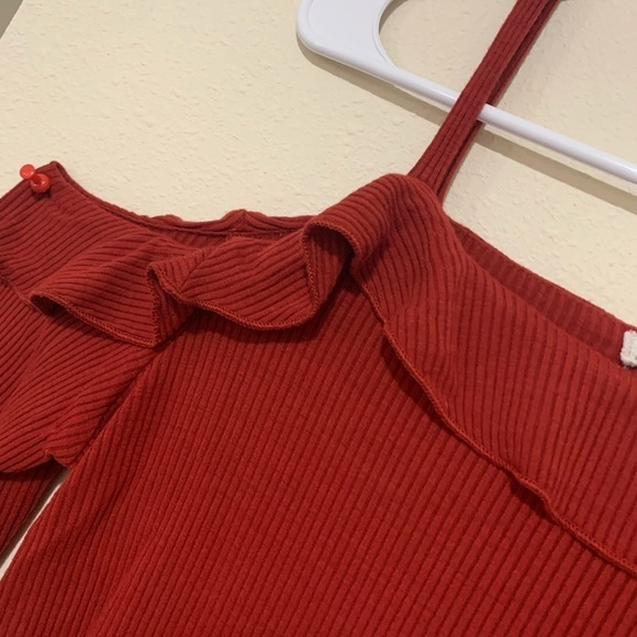 PEBBLE AND STONE* cold shoulder shirt - Picture 3 of 4